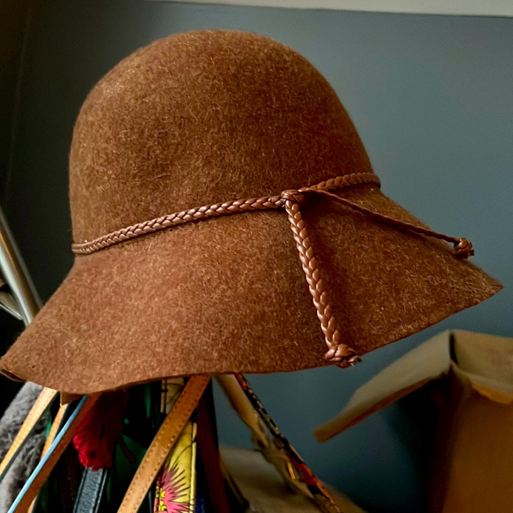 Brown winter 100% wool brimmed hat NEW with tags Coldwater creek WARM